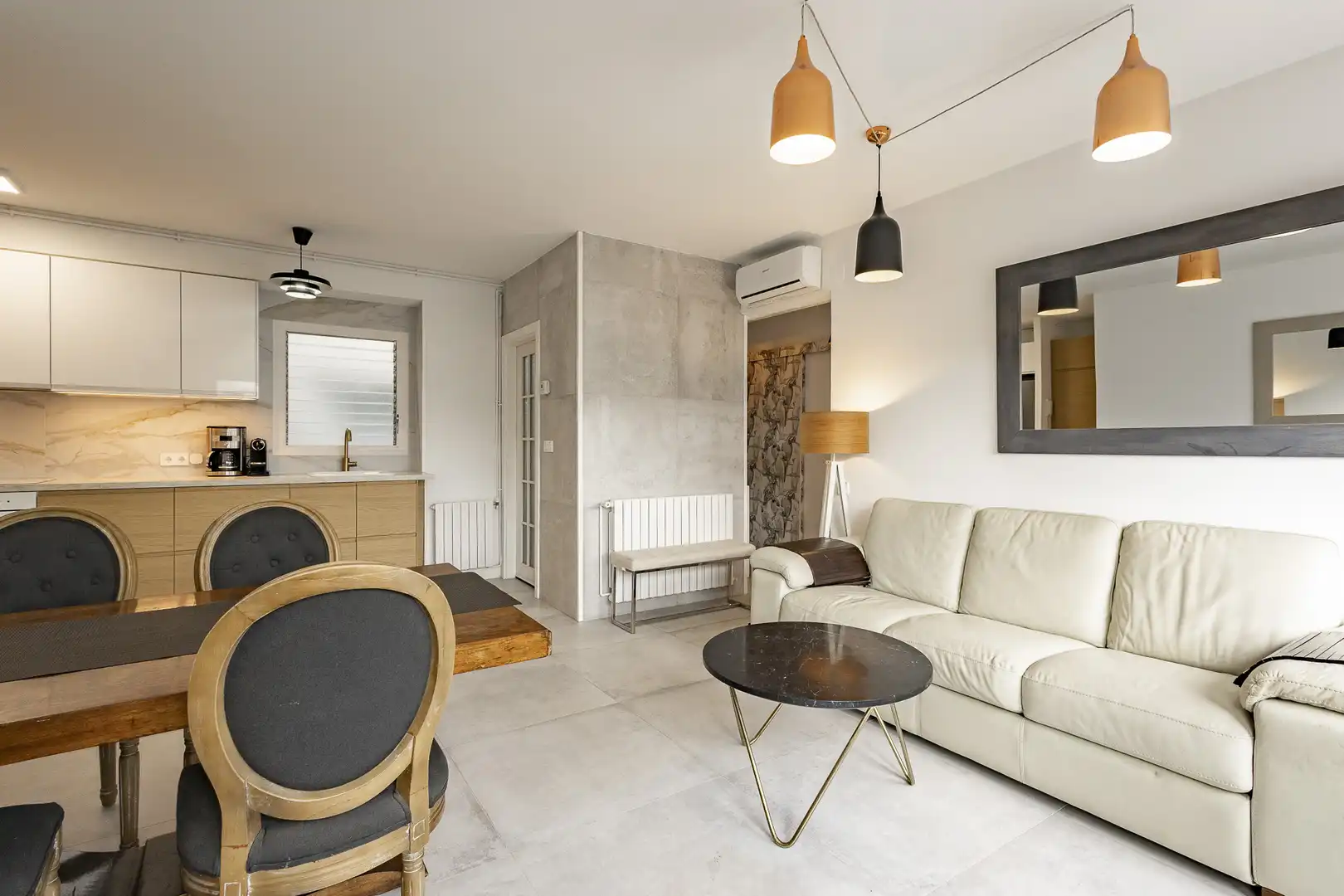 Sala d'estar de Àtic de lloguer en Sitges amb Aire condicionat, Calefacció i Terrassa
