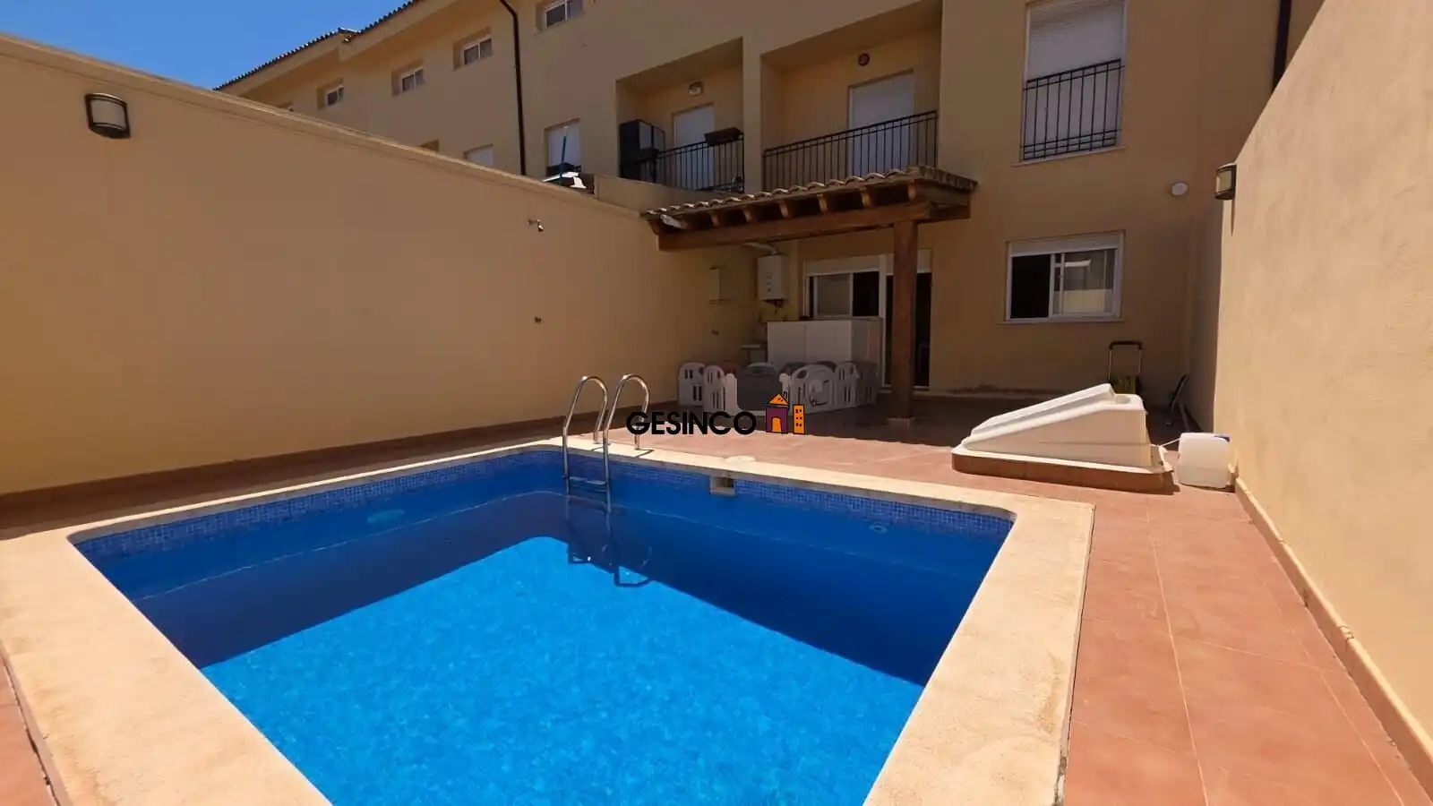 Piscina de Casa adosada de lloguer en Xàtiva amb Aire condicionat, Terrassa i Moblat