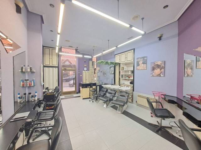 Local comercial en Alquiler en Calle Calzadas en Villa Pilar