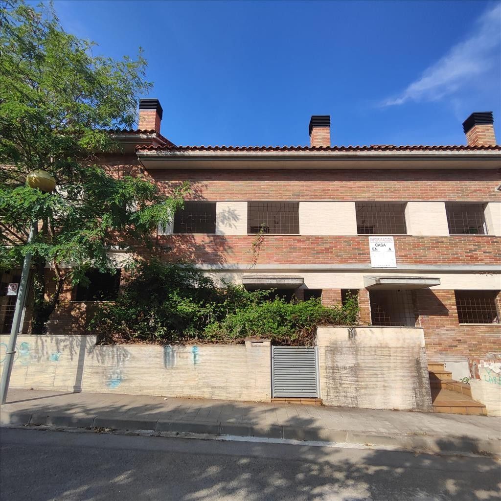 Exterior view of Single-family semi-detached for sale in Torrelles de Llobregat