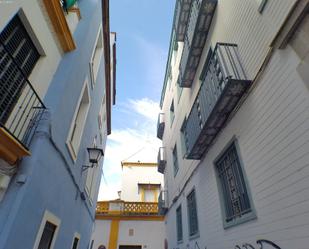 Vista exterior de Pis de lloguer en  Sevilla Capital amb Calefacció