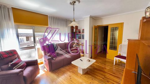 Amplio piso de 4 dormitorios y 2 baños en venta. Muy luminoso, ideal para tu familia. Ven a verlo!