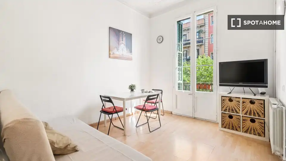 Flat with terrace to rent in Eixample