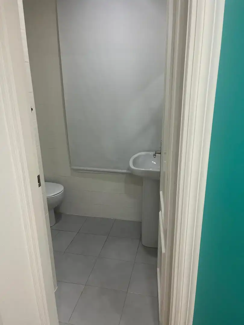 Bathroom of Office for rent in Oviedo   with Heating