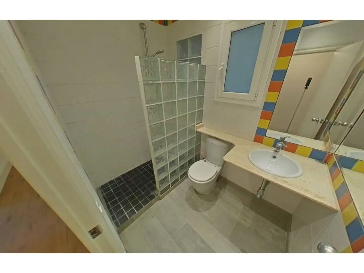 Bathroom of Flat for sale in Barcelona  with Parquet flooring and Storage room