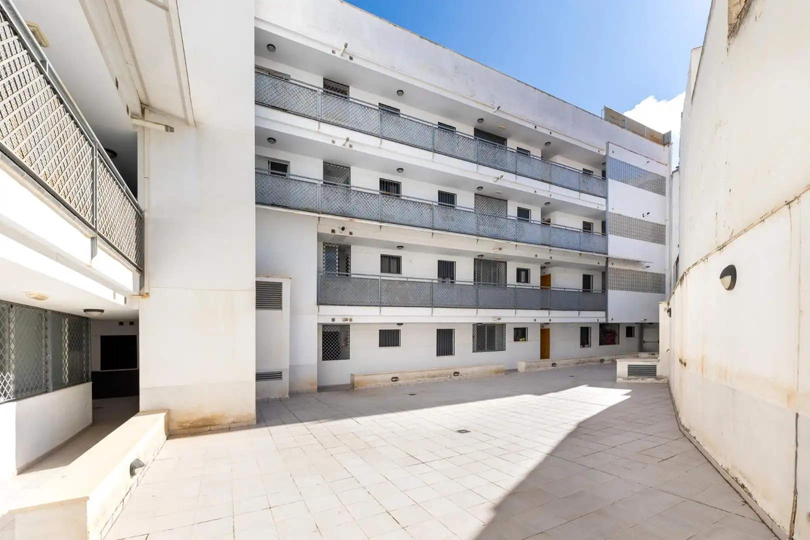 Exterior view of Flat for sale in Granada  with Air Conditioner, Heating and Storage room