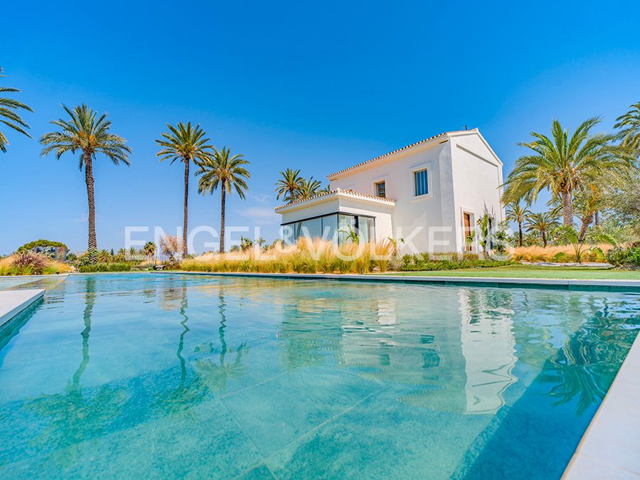 Vista exterior de Casa o xalet en venda en Elche / Elx amb Aire condicionat, Calefacció i Jardí privat
