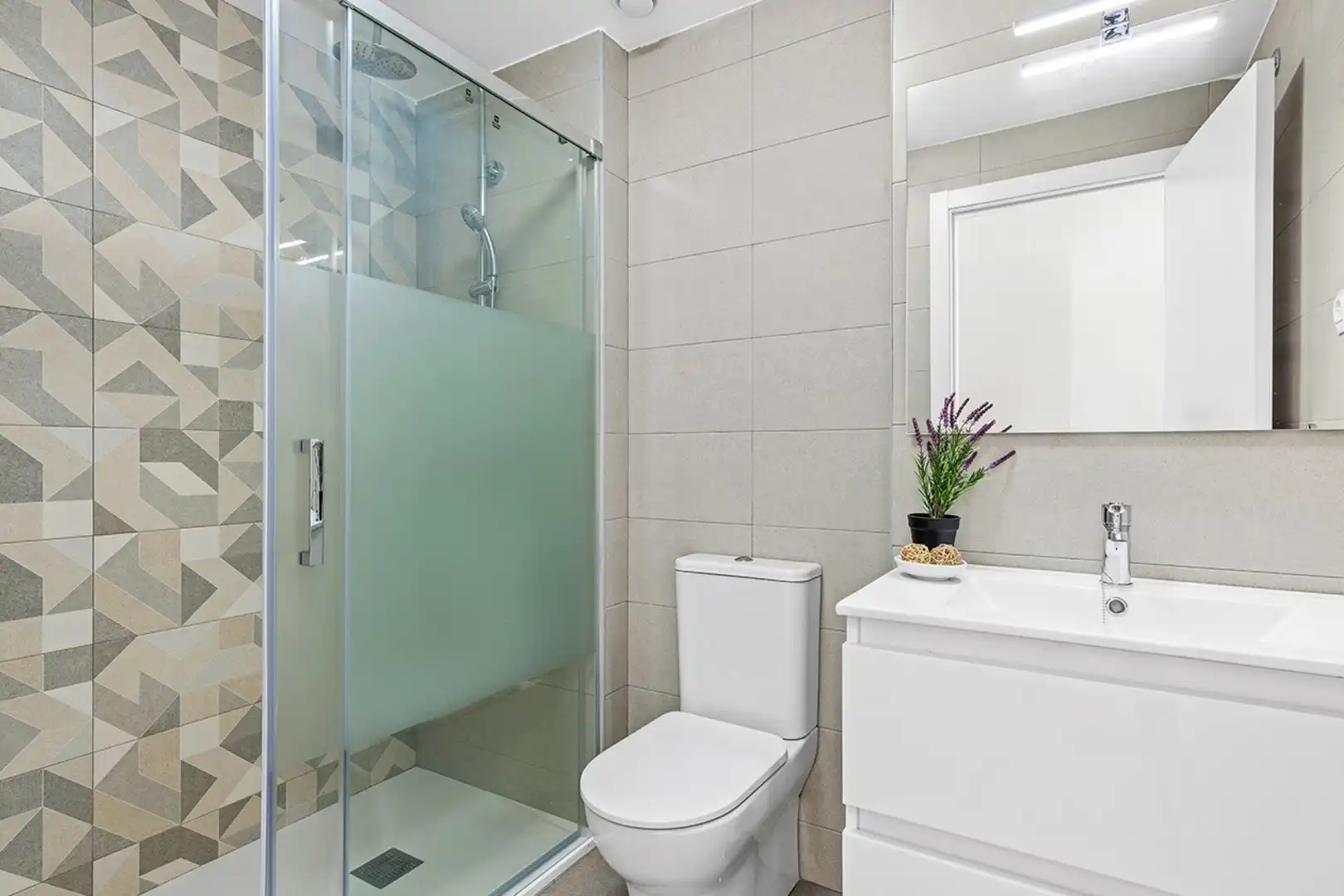 Baño de Piso en venta en La Manga del Mar Menor con Aire acondicionado, Calefacción y Jardín privado