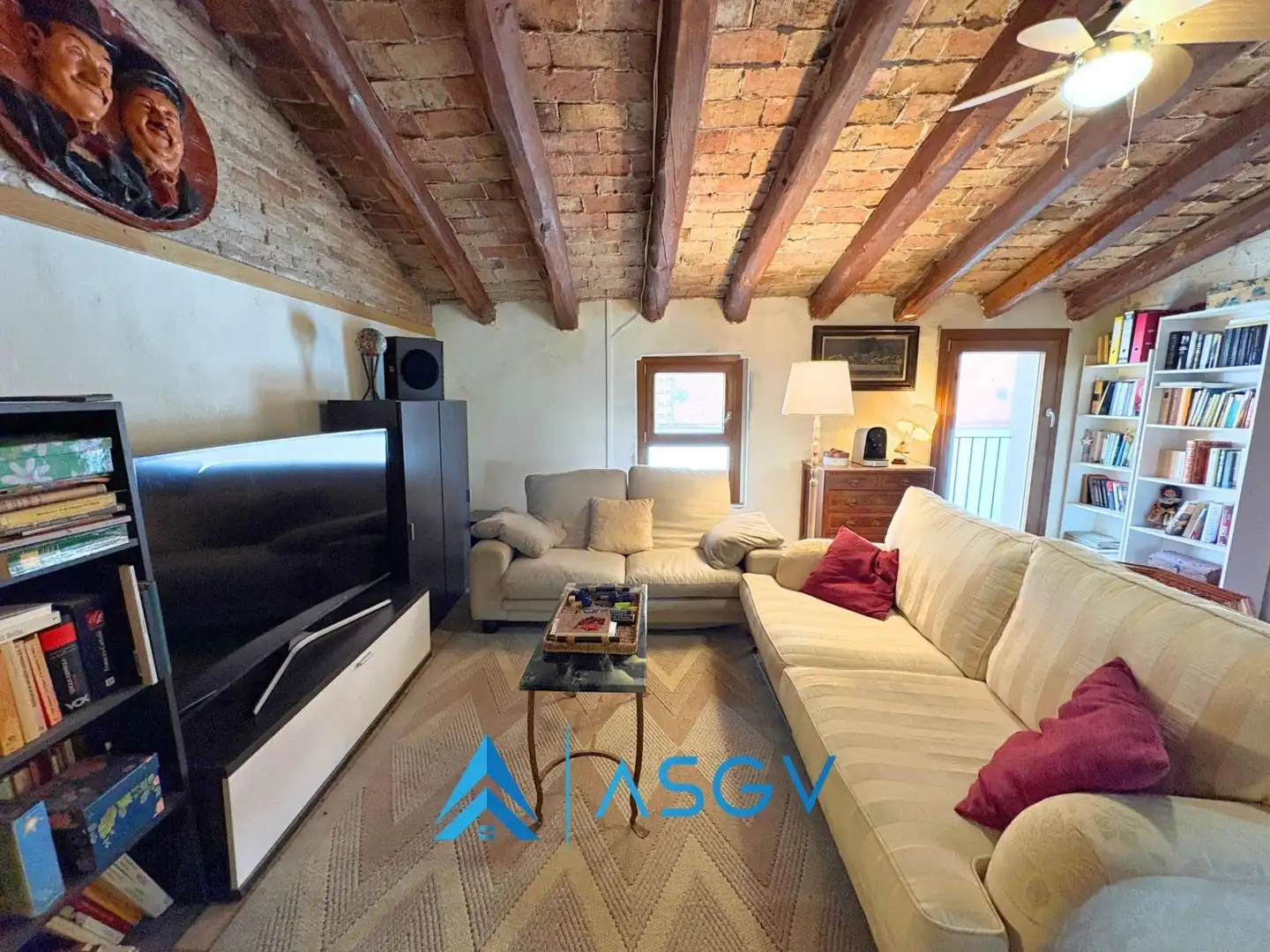 Sala de estar de Casa o chalet en venta en Torrelavit con Calefacción, Terraza y Balcón