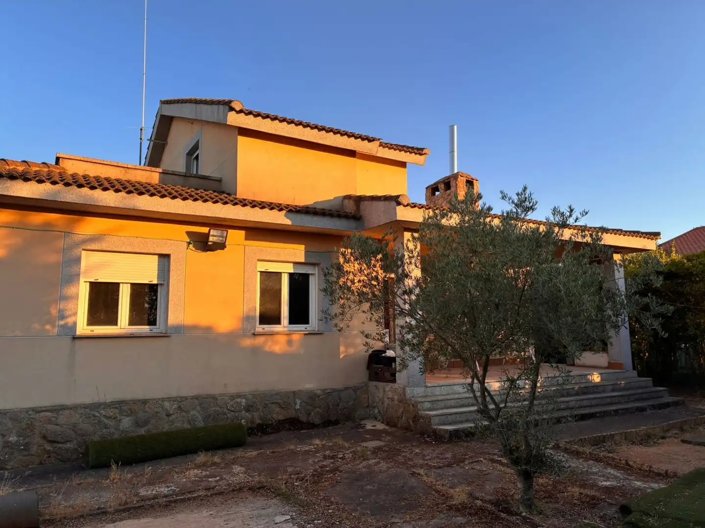 Vista exterior de Casa o xalet en venda en Calvarrasa de Arriba amb Calefacció i Terrassa