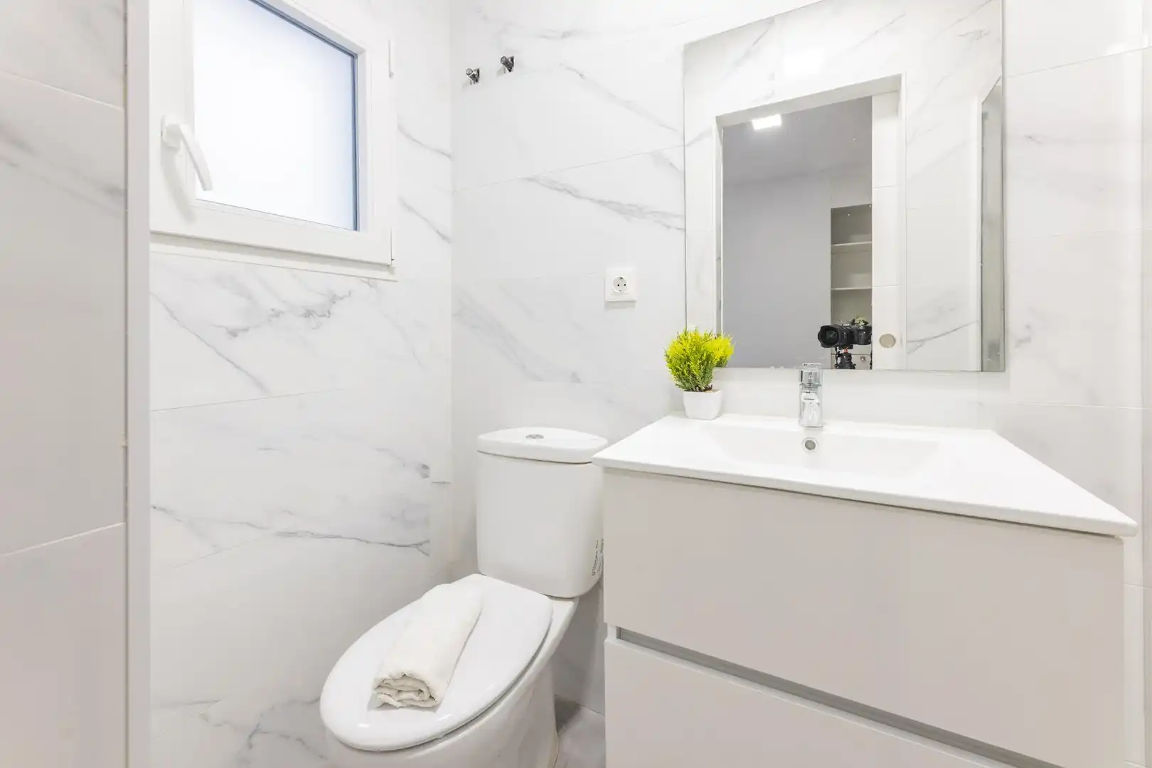 Bany de Pis en venda en Moncada amb Aire condicionat, Terrassa i Moblat
