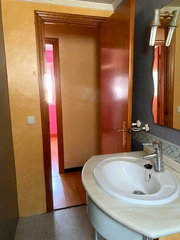 Bathroom of Flat for sale in Dos Hermanas