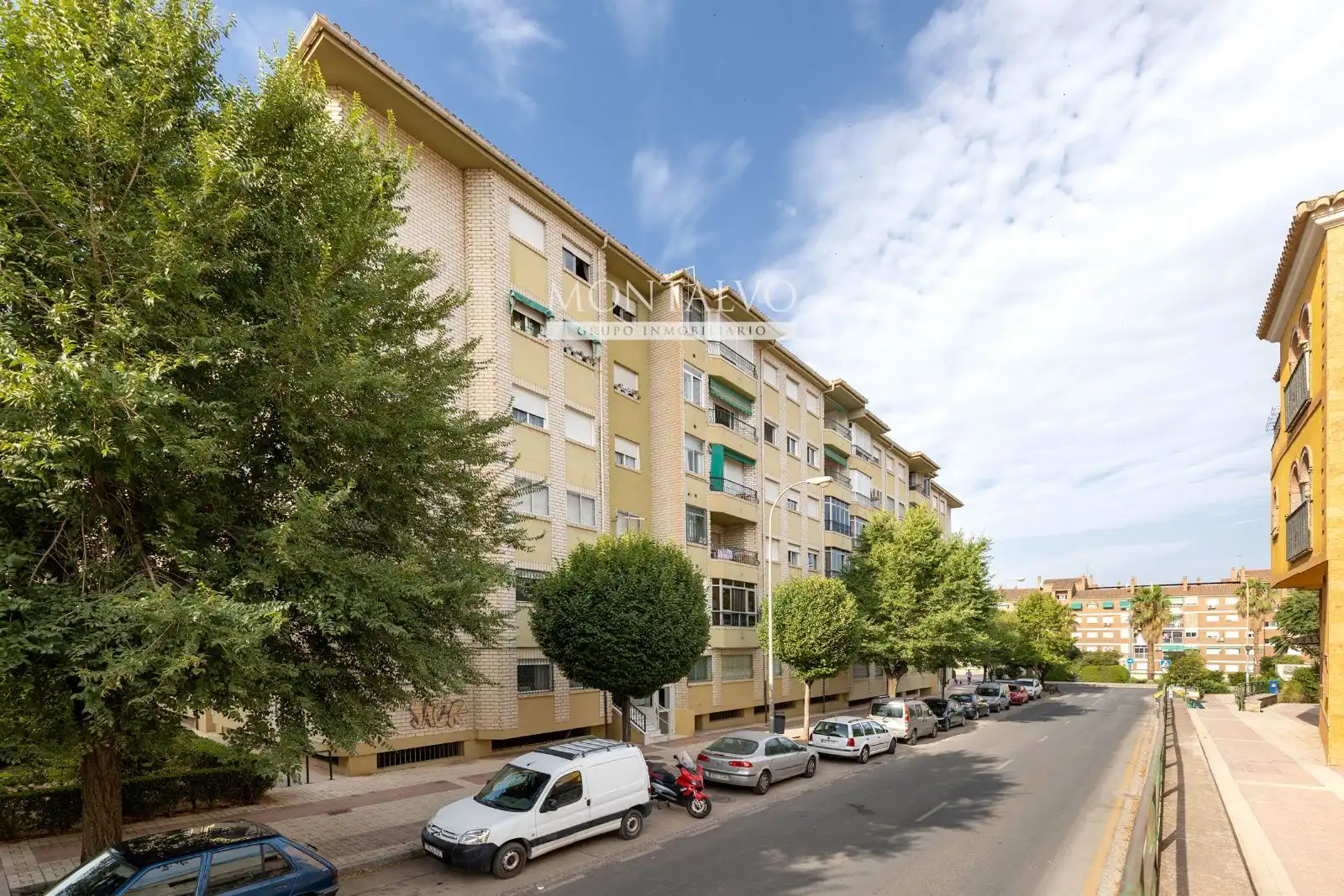 Außenansicht von Wohnung zur Miete in Granada mit Klimaanlage, Schwimmbad und Möbliert