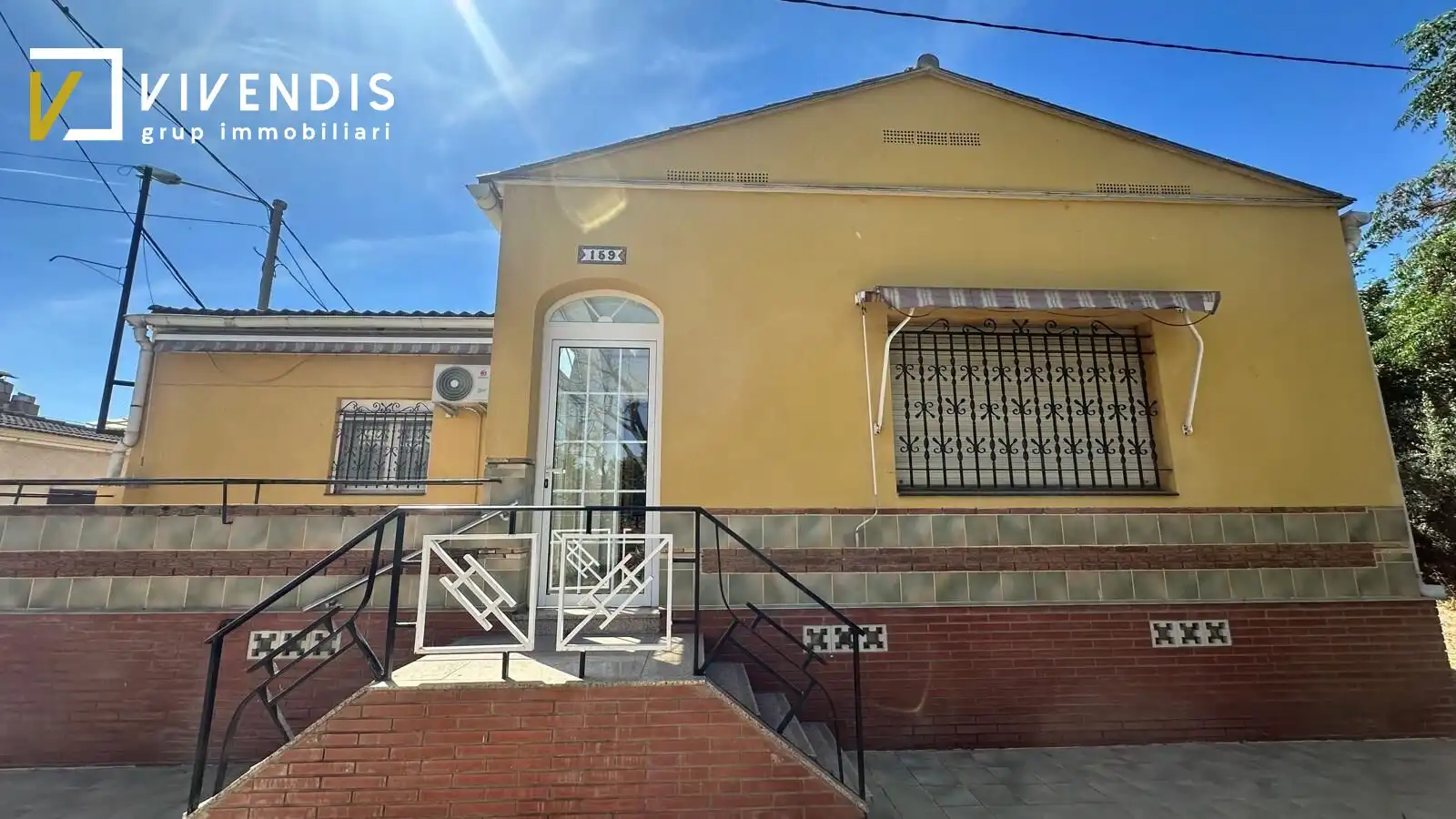 Vista exterior de Casa o xalet en venda en Rosselló amb Calefacció i Terrassa