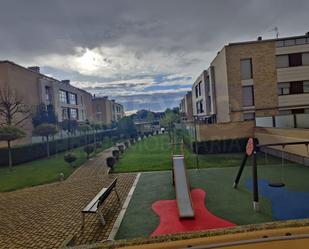 Vista exterior de Apartament en venda en  Logroño amb Aire condicionat i Piscina