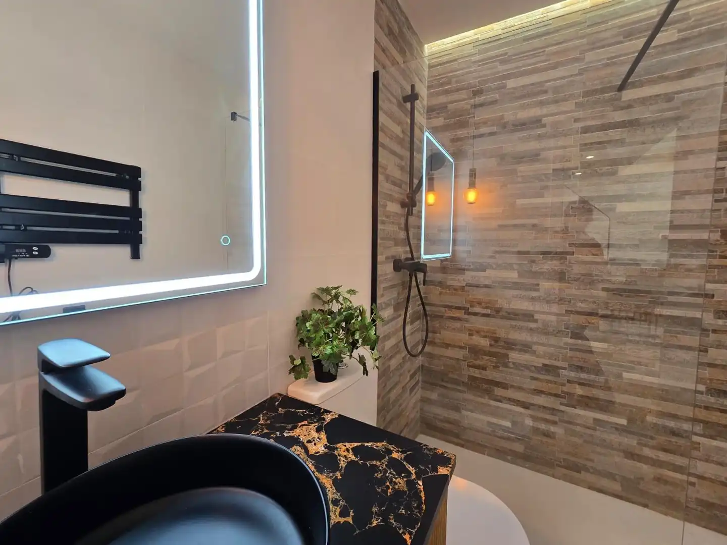 Badezimmer von Maisonette zur Miete in Sanlúcar la Mayor mit Klimaanlage, Terrasse und Möbliert
