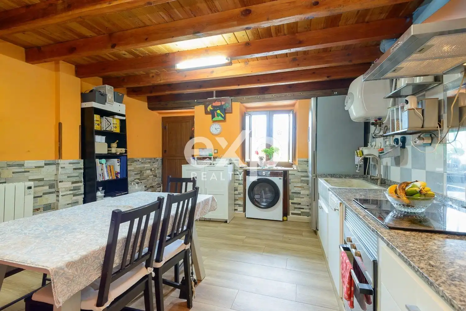 Cuina de Casa o xalet en venda en Lena amb Calefacció, Jardí privat i Terrassa