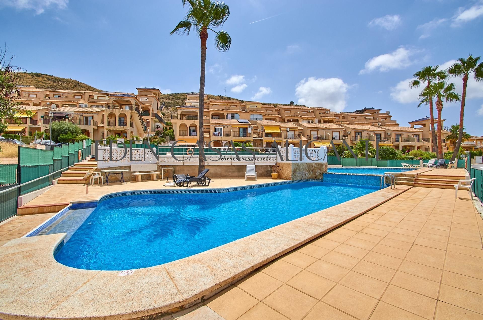 Vista exterior de Casa adosada en venta en Busot con Calefacción, Jardín privado y Terraza