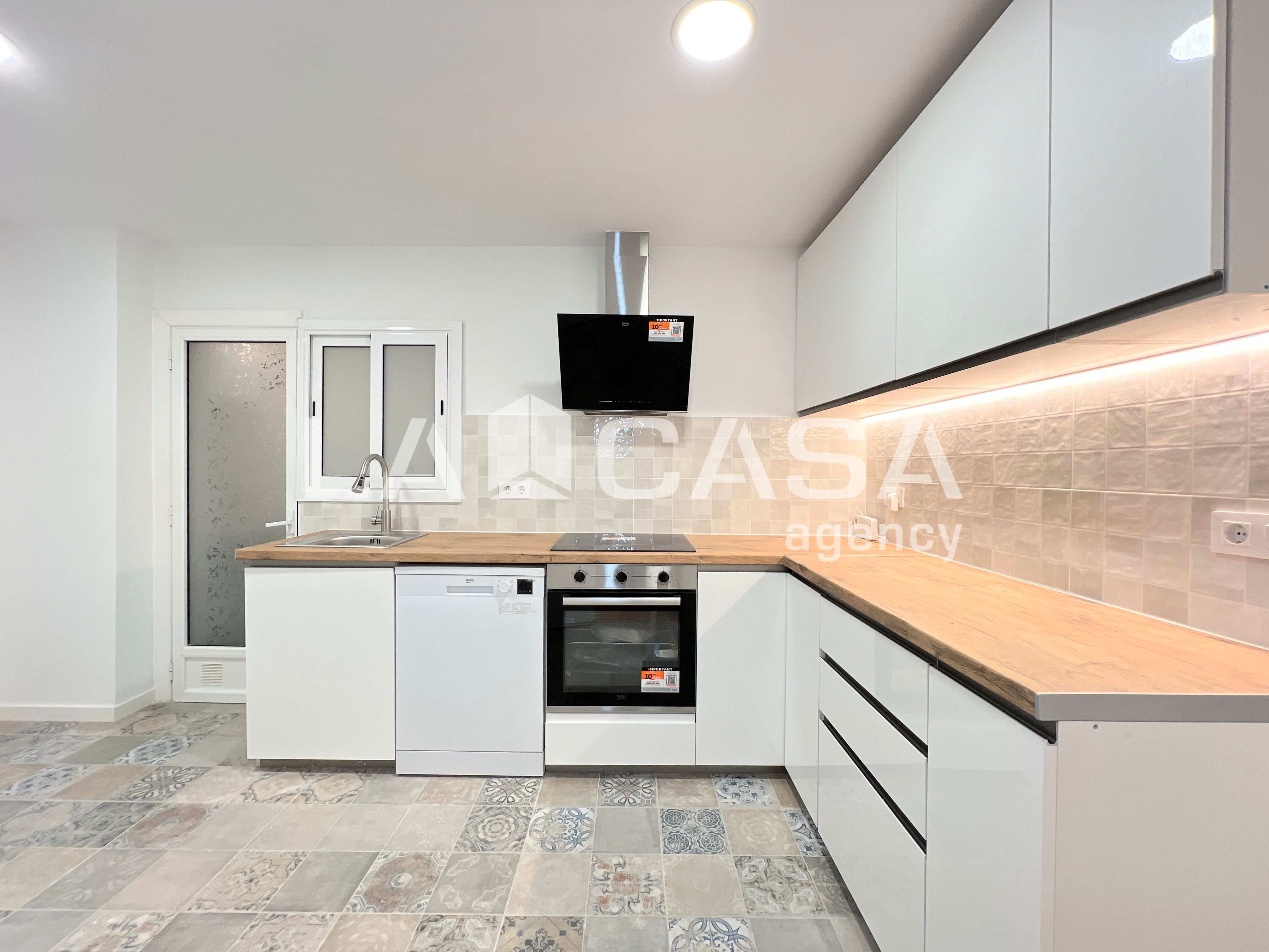 Cuina de Pis en venda en Badalona amb Calefacció i Terrassa