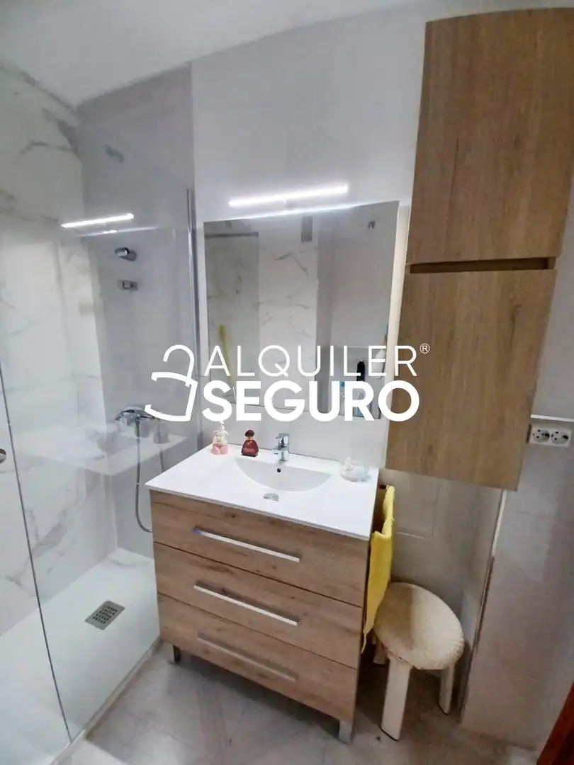 Bany de Estudi de lloguer en Torrevieja amb Aire condicionat, Calefacció i Terrassa