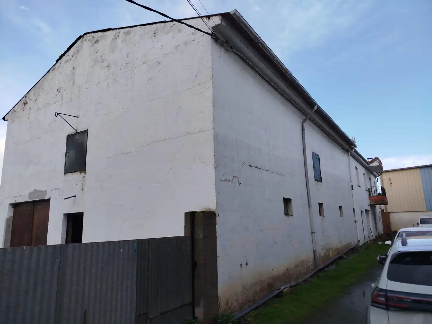 Vista exterior de Casa o xalet en venda en Onzonilla amb Calefacció, Jardí privat i Parquet
