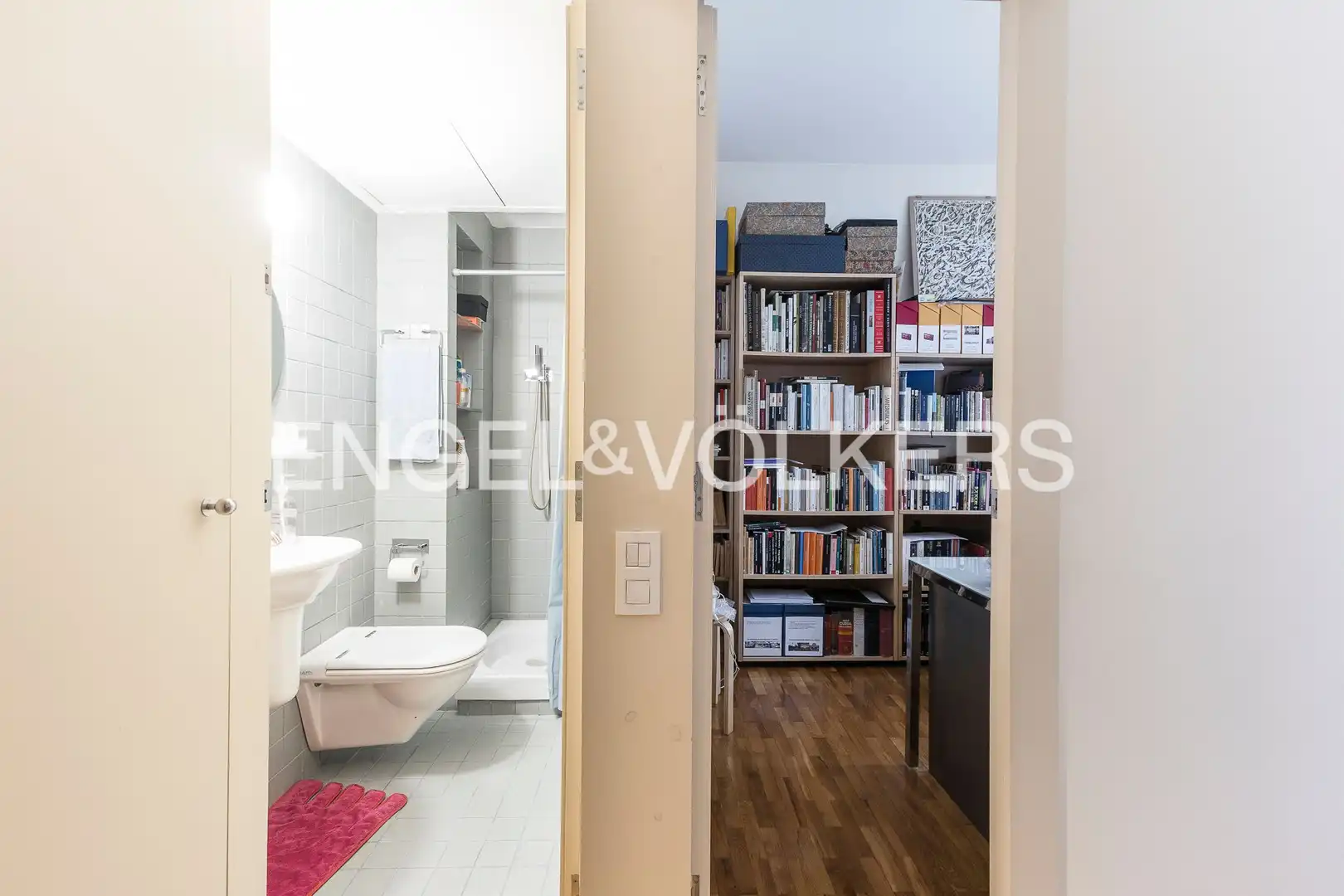 Badezimmer von Maisonette zum Verkauf in Barcelona mit Heizung und Parkett
