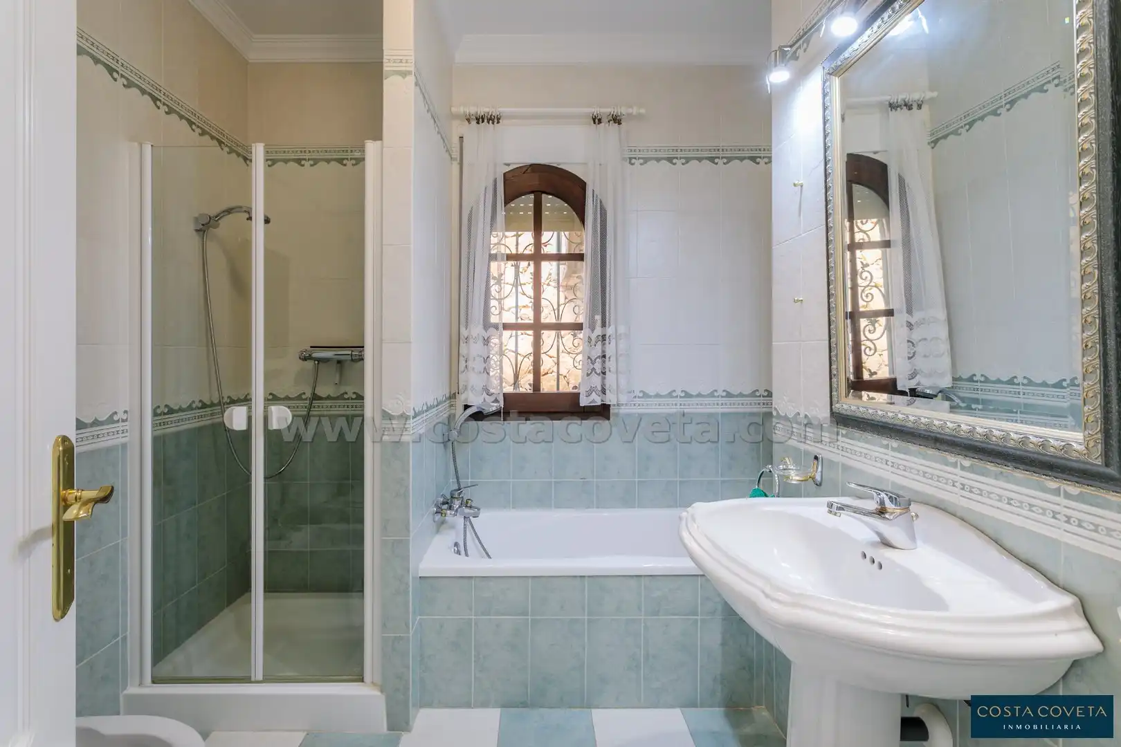 Bathroom of Houses for sale in El Campello  with Air Conditioner, Private garden and Terrace