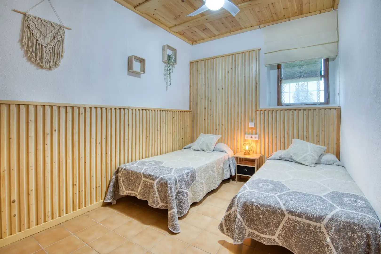 Schlafzimmer von Country house zum Verkauf in Albons mit Privatgarten, Terrasse und Schwimmbad