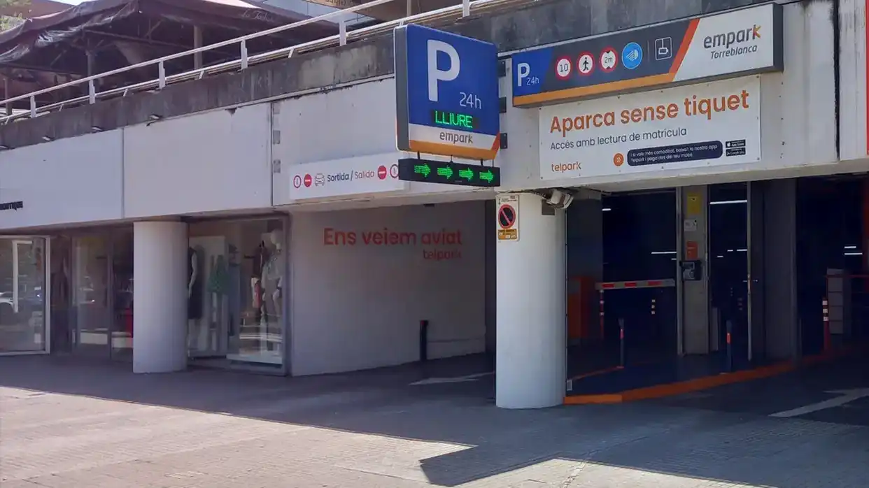 Parking de Garaje de alquiler en Sant Cugat del Vallès con Alarma