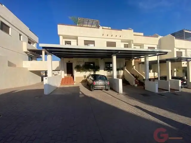 Chalet con piscina en venta en Almayate
