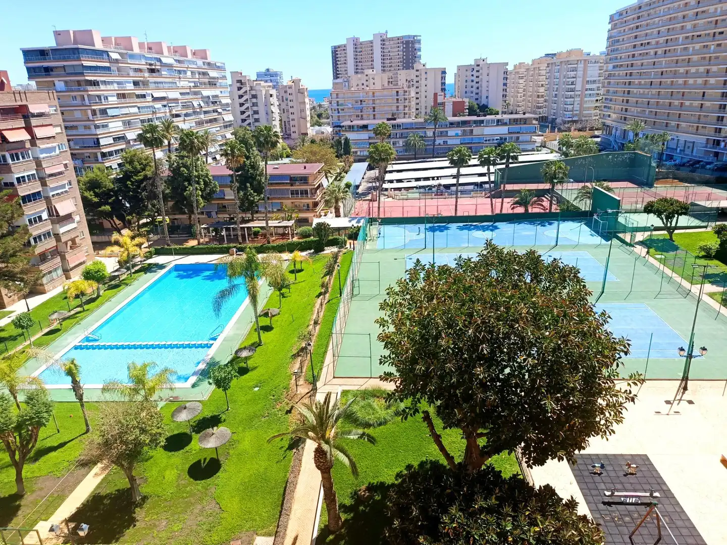 Schwimmbecken von Wohnungen zum Verkauf in Alicante / Alacant mit Klimaanlage, Heizung und Alarm