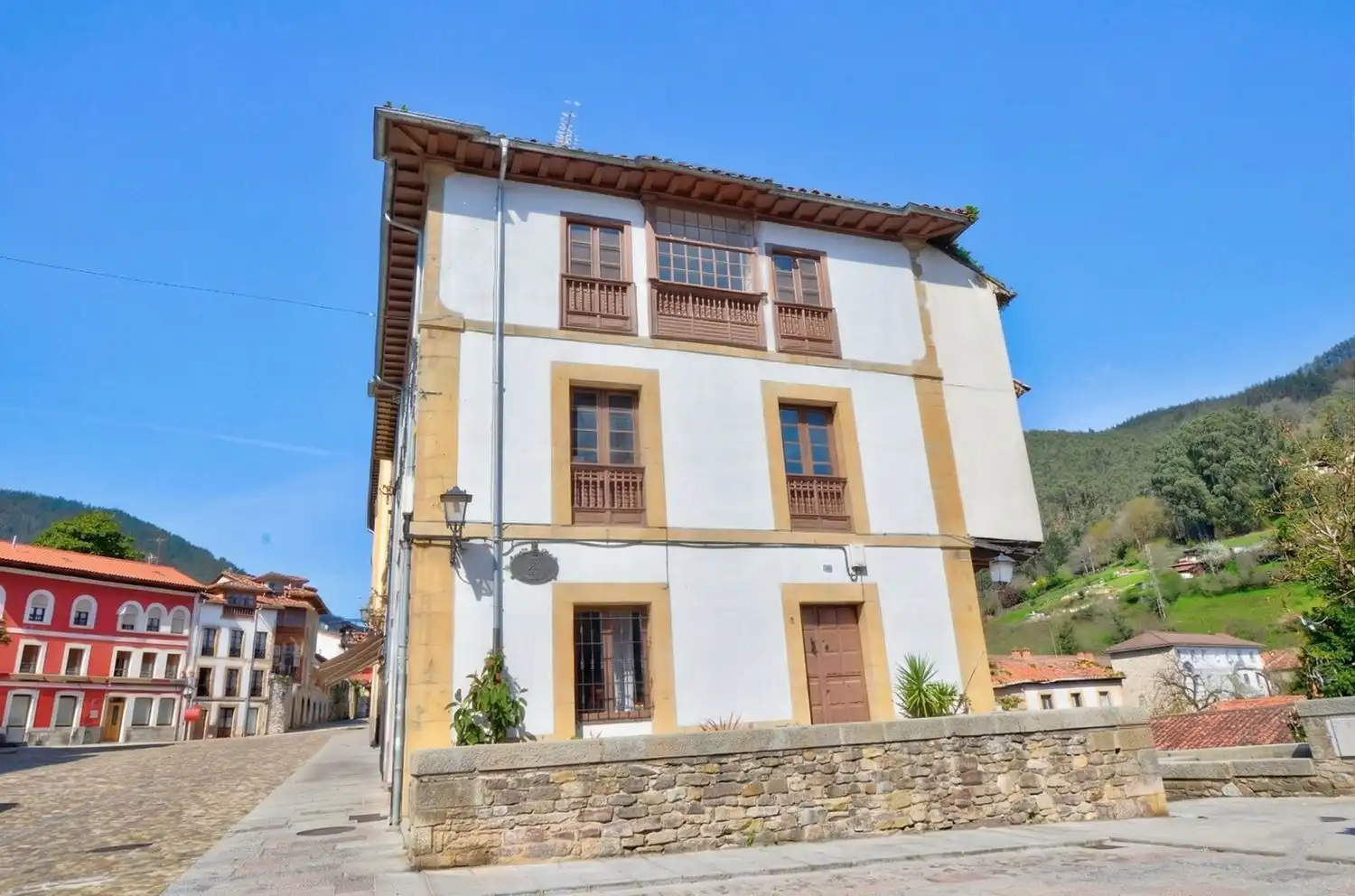 Vista exterior de Pis en venda en Salas amb Piscina