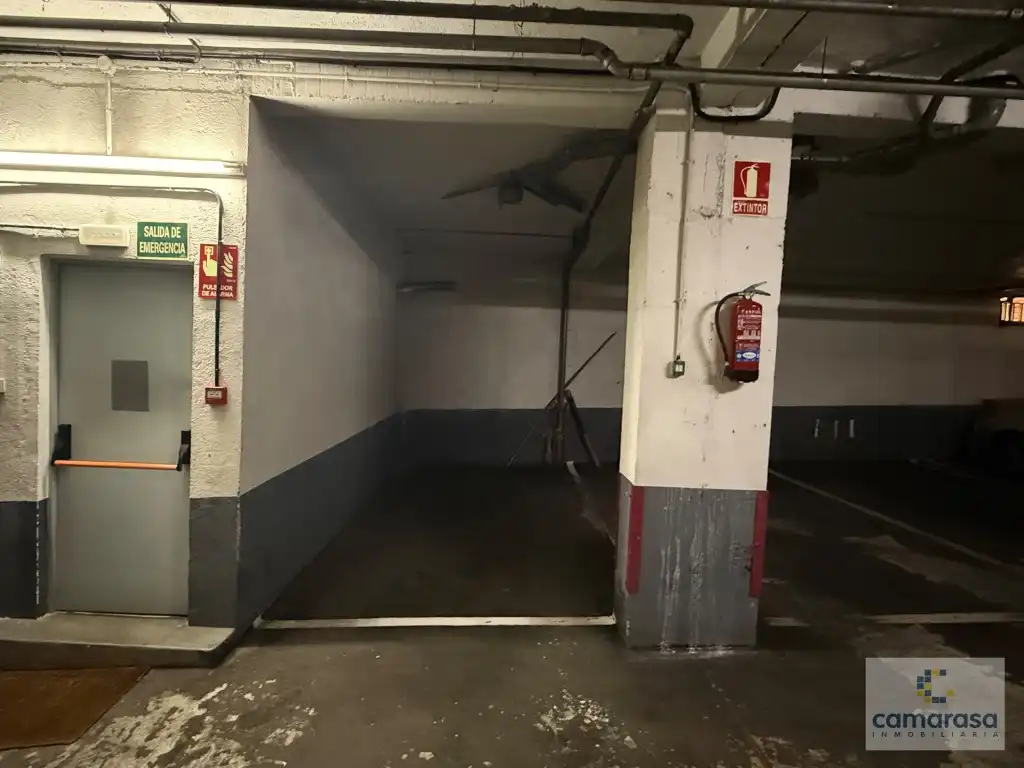 Aparcament de Pis en venda en Tres Cantos amb Moblat