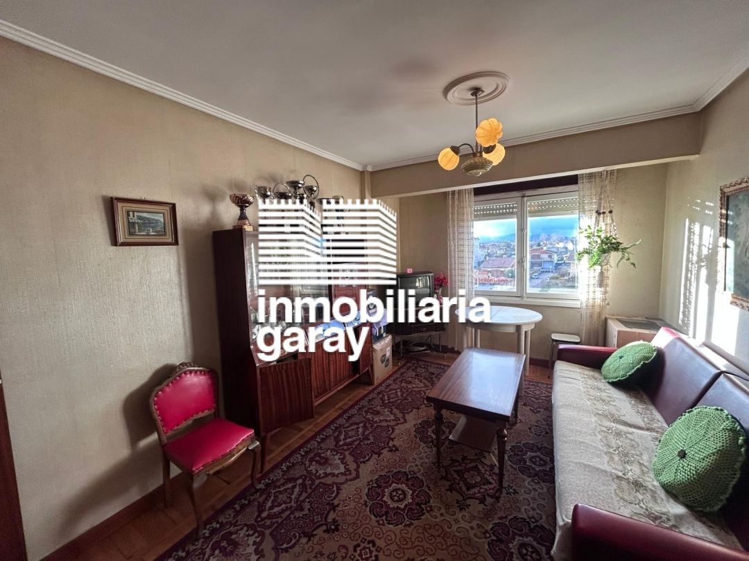 Sala d'estar de Pis en venda en Medina de Pomar amb Moblat