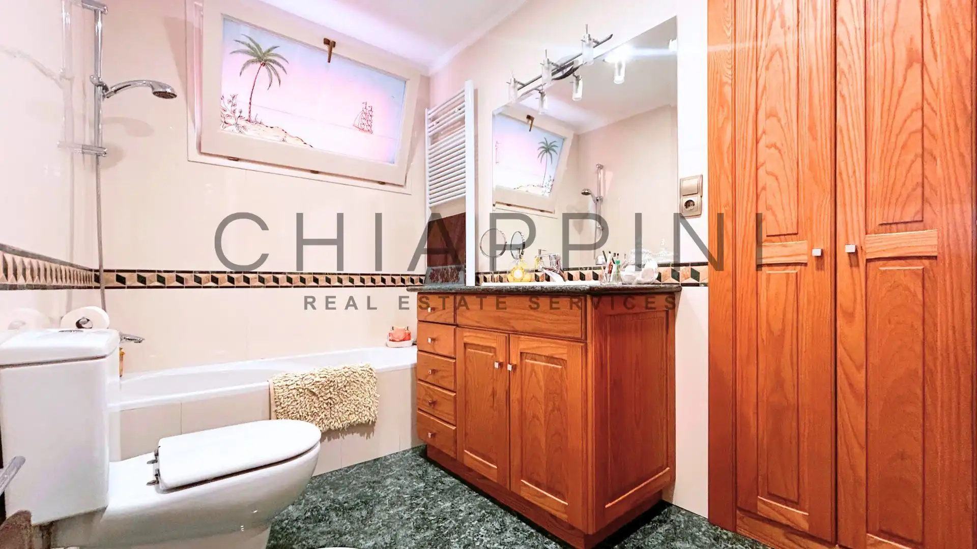 Badezimmer von Einfamilien-Reihenhaus zum Verkauf in Manlleu mit Heizung und Abstellraum