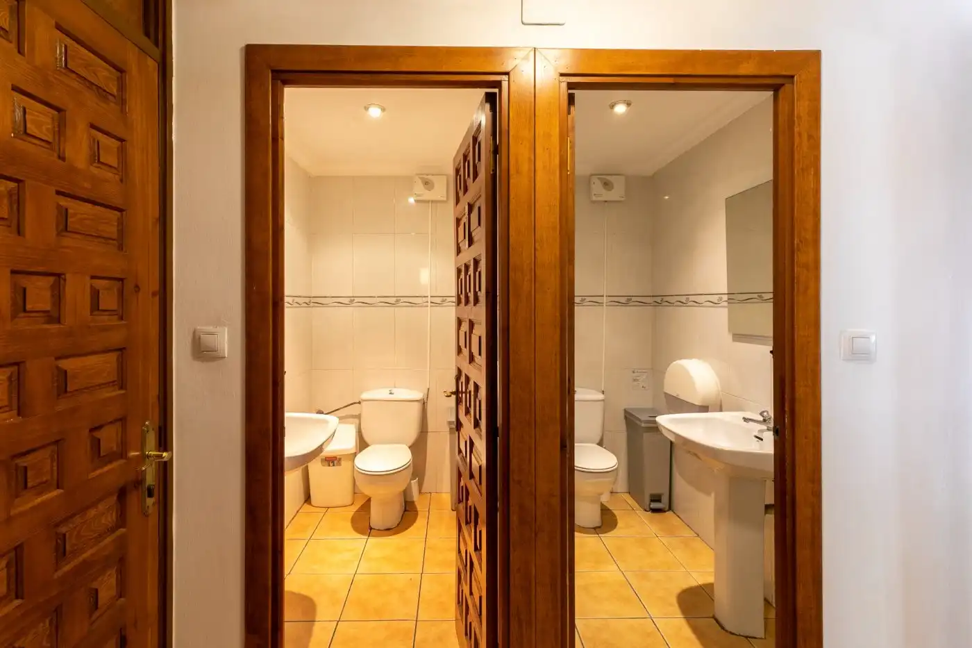 Baño de Local en venta en Jaca con Aire acondicionado, Terraza y Amueblado