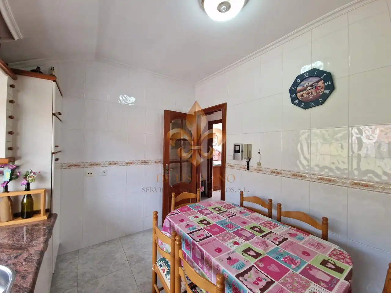 Cocina de Piso en venta en Oia con Calefacción, Terraza y Amueblado