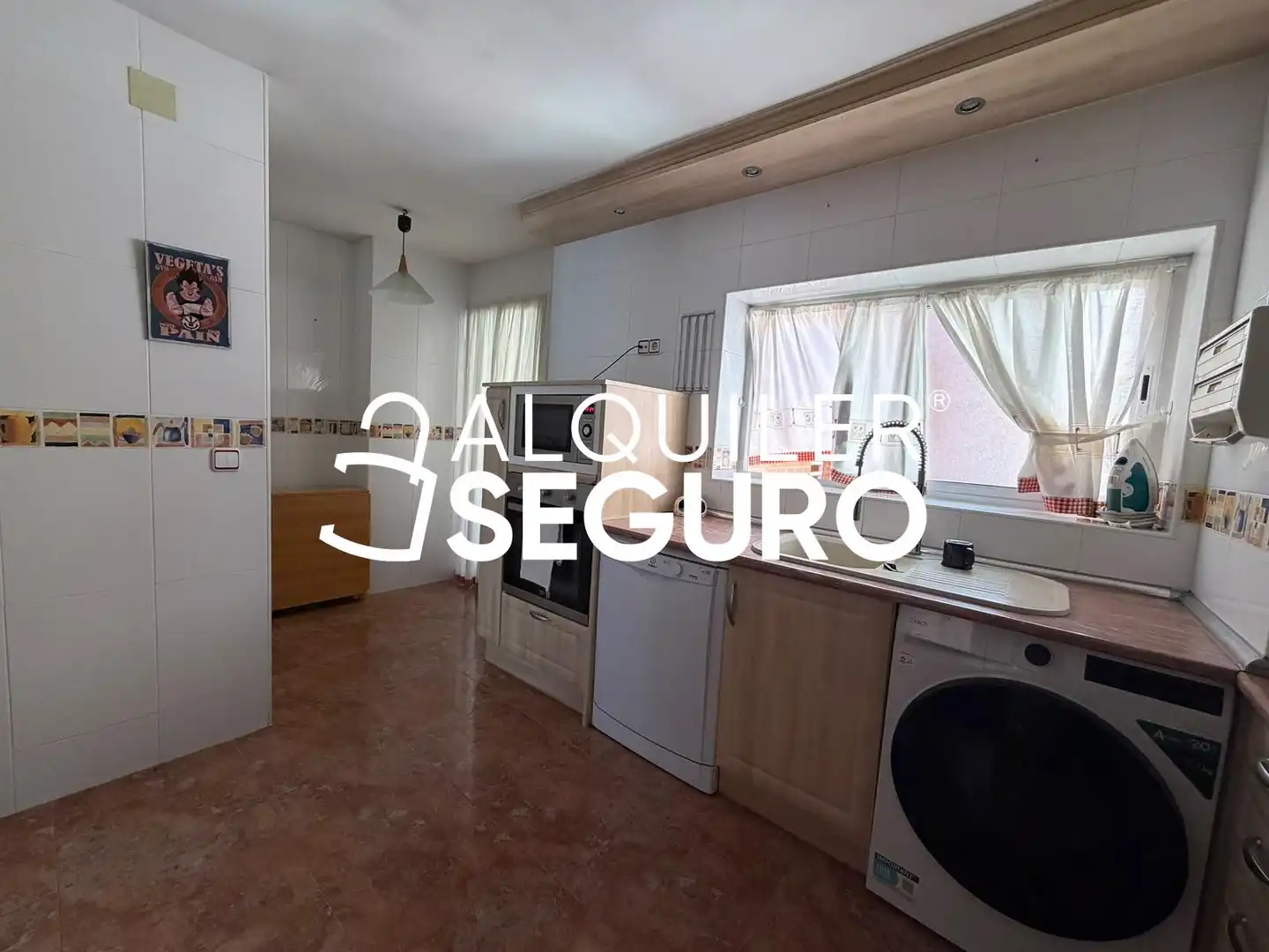 Cuina de Pis de lloguer en Madrid amb Calefacció, Terrassa i Moblat
