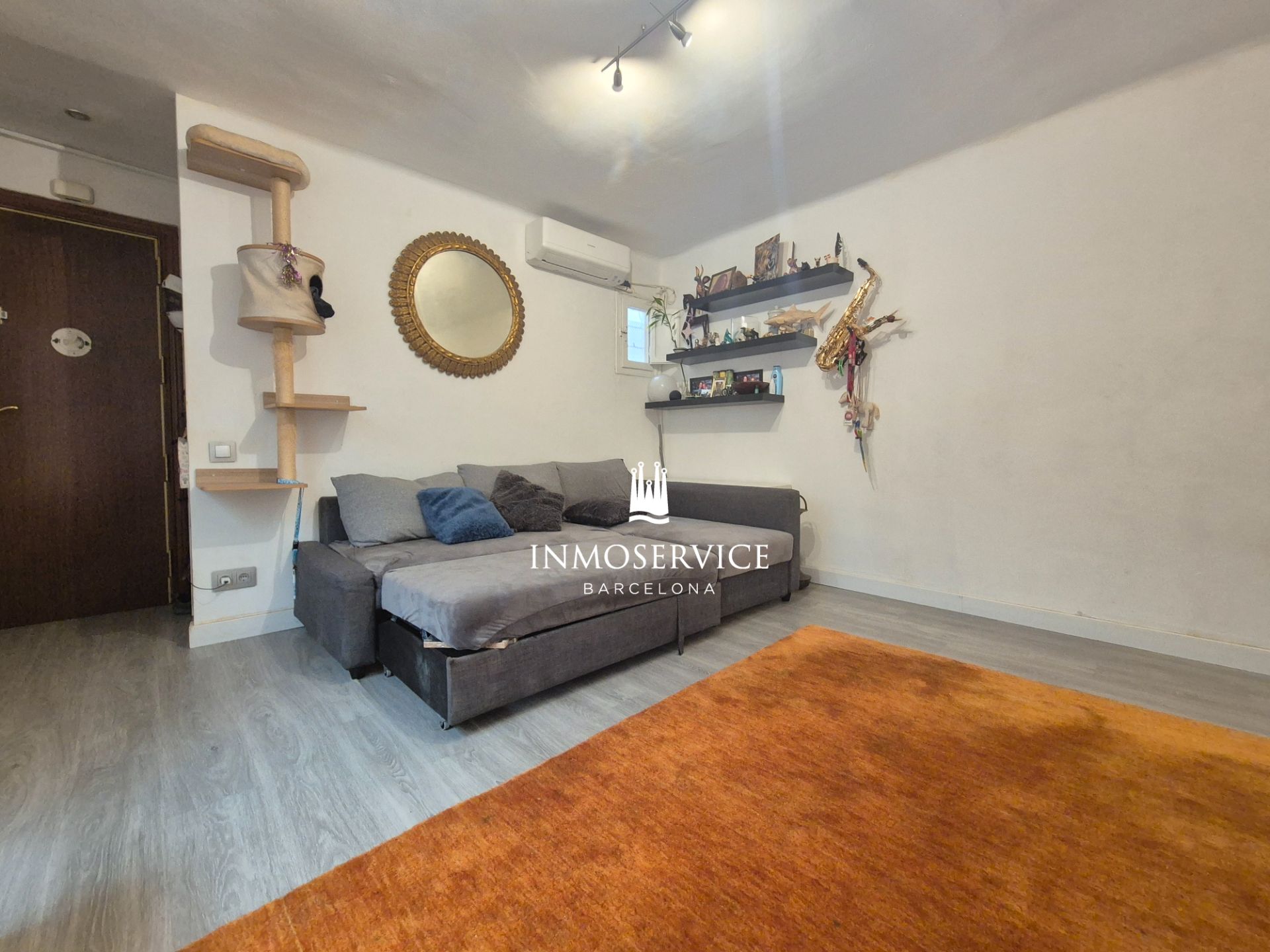 Living room of Flat for sale in L'Hospitalet de Llobregat  with Air Conditioner and Oven