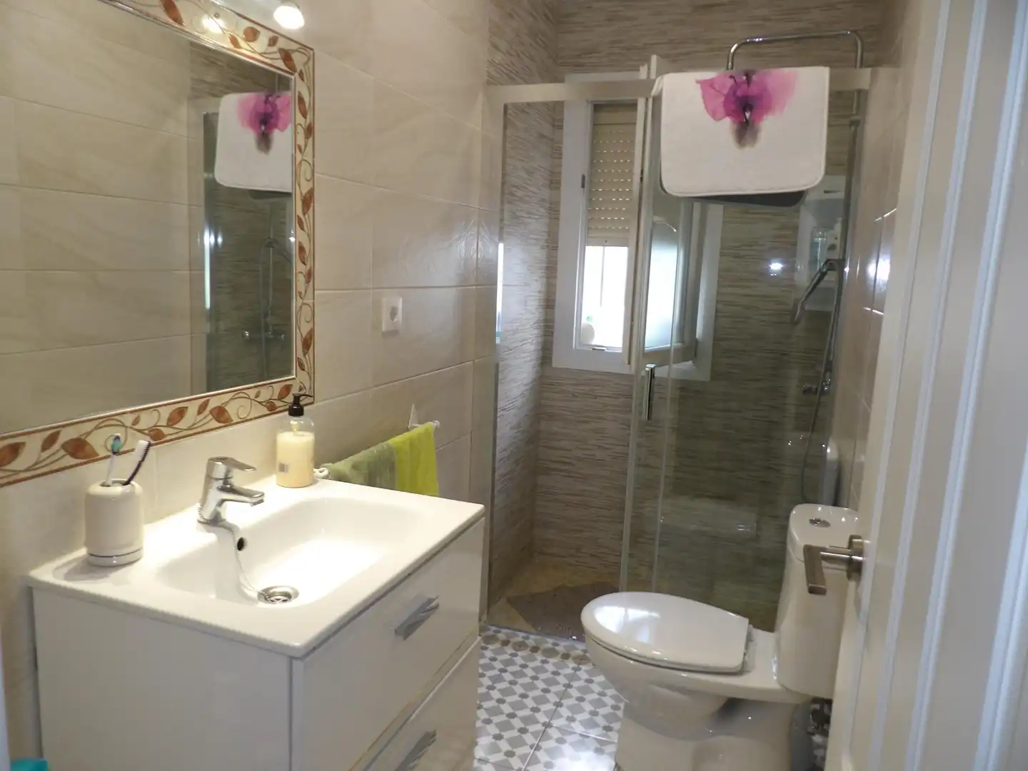 Bathroom of Houses for sale in Algeciras  with Air Conditioner, Private garden and Storage room