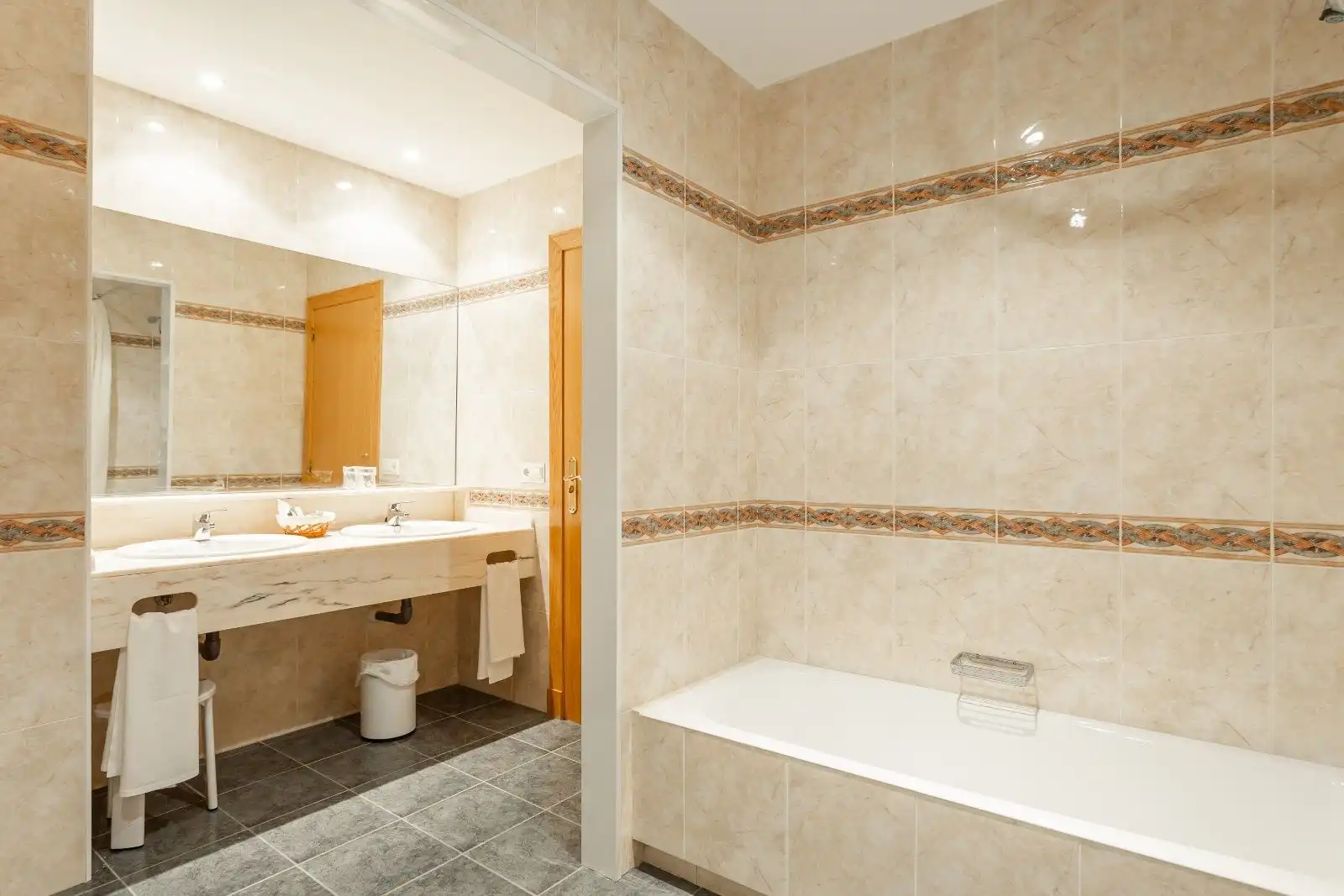 Bathroom of Buildings for sale in Yesa