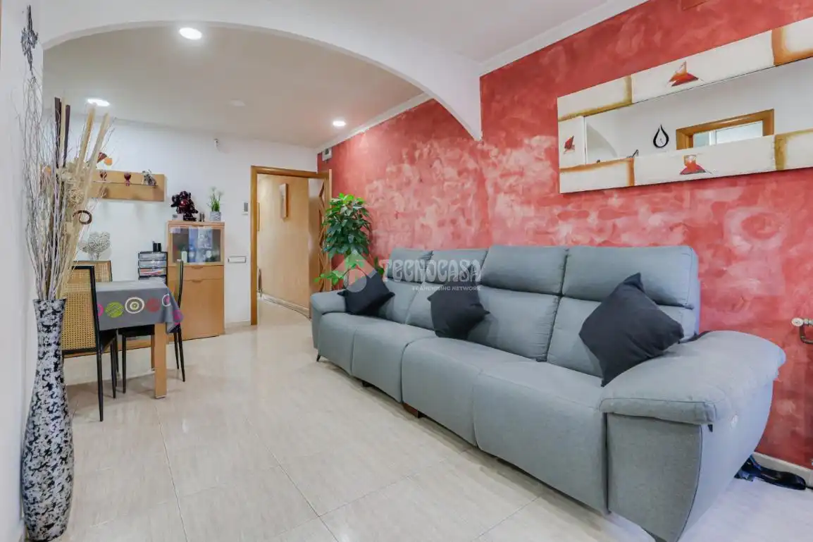 Sala d'estar de Casa adosada en venda en Terrassa amb Aire condicionat, Calefacció i Terrassa