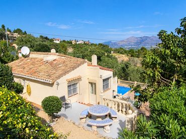 Detached house with pool for sale in Orba