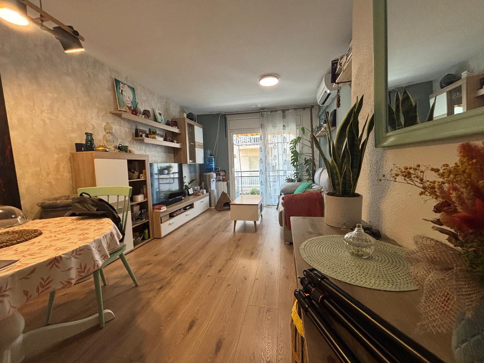 Living room of Flat for sale in Mollet del Vallès  with Air Conditioner, Parquet flooring and Terrace