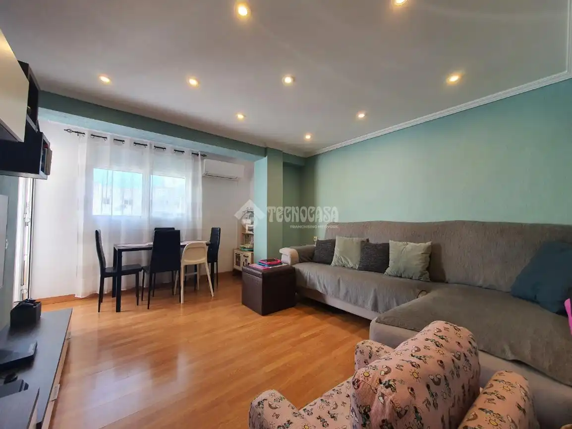 Living room of Flat for sale in Valencia  with Air Conditioner, Parquet flooring and Balcony