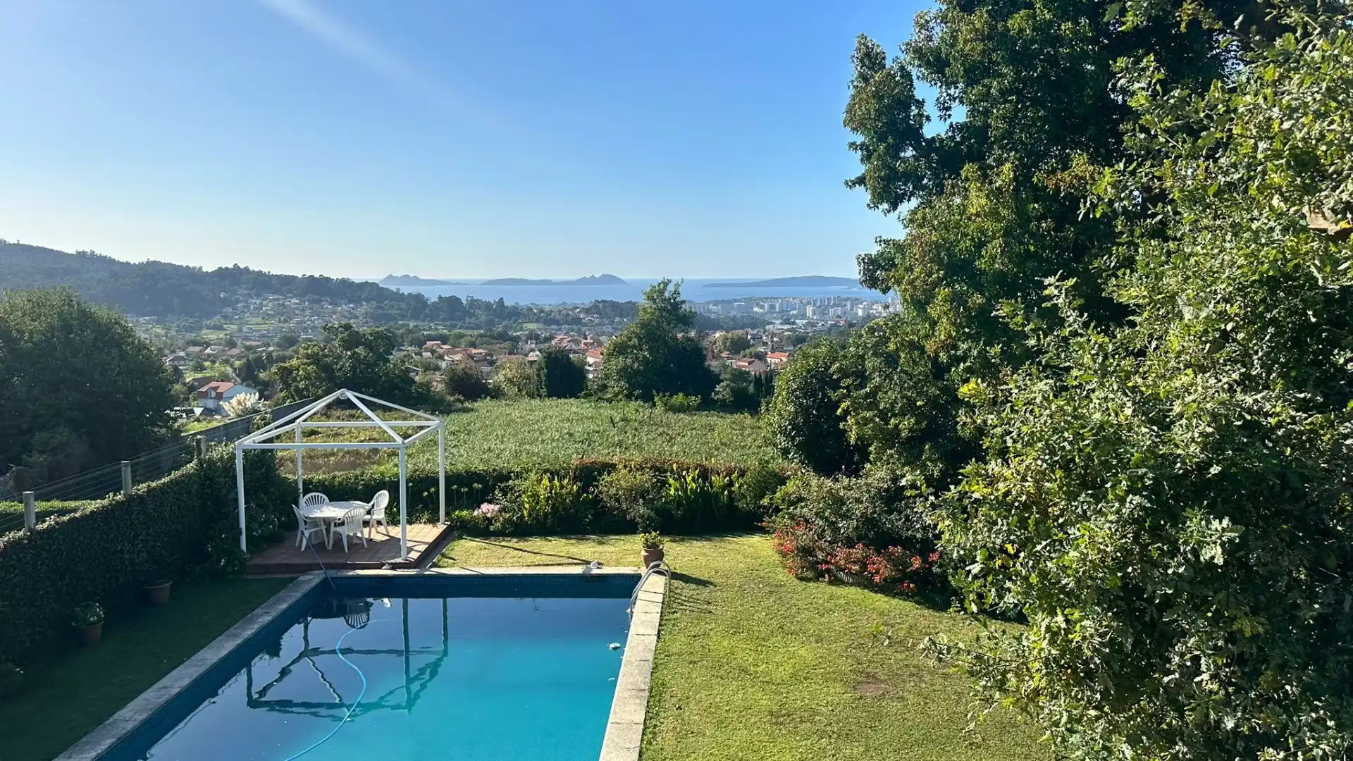 Piscina de Casa o chalet en venta en Vigo  con Calefacción, Jardín privado y Parquet