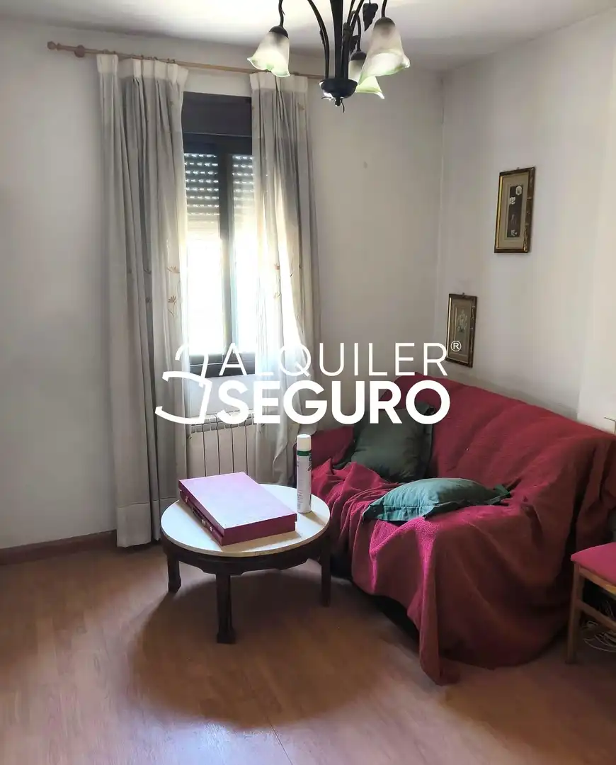 Sala de estar de Piso de alquiler en Ocaña con Calefacción, Piscina y Amueblado