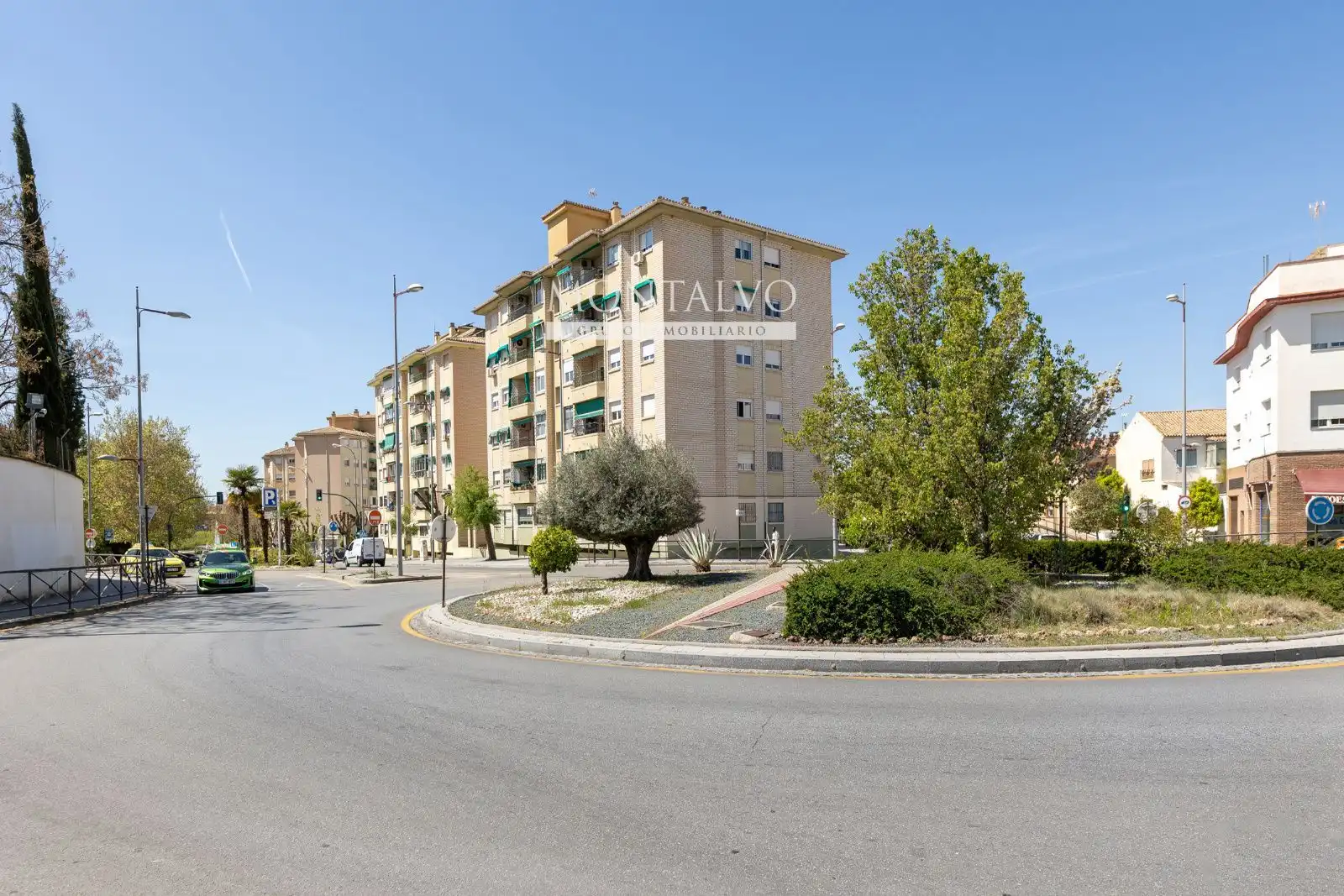 Außenansicht von Wohnung zur Miete in Granada mit Klimaanlage, Schwimmbad und Möbliert