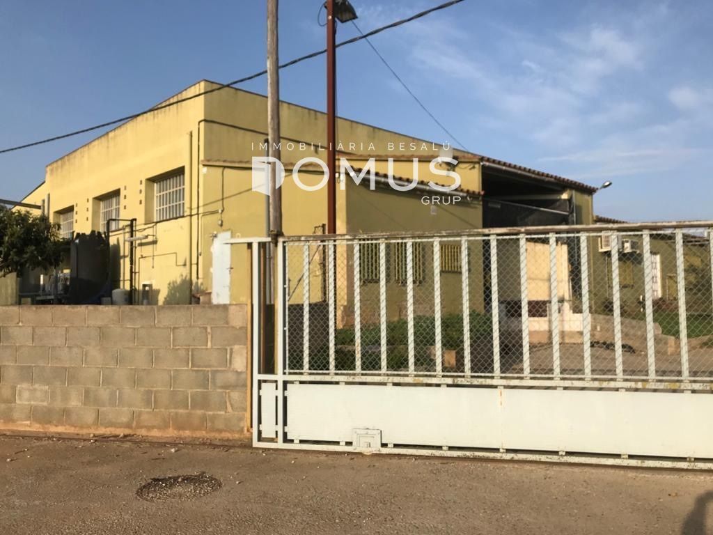 Vista exterior de Nau industrial en venda en Ordis
