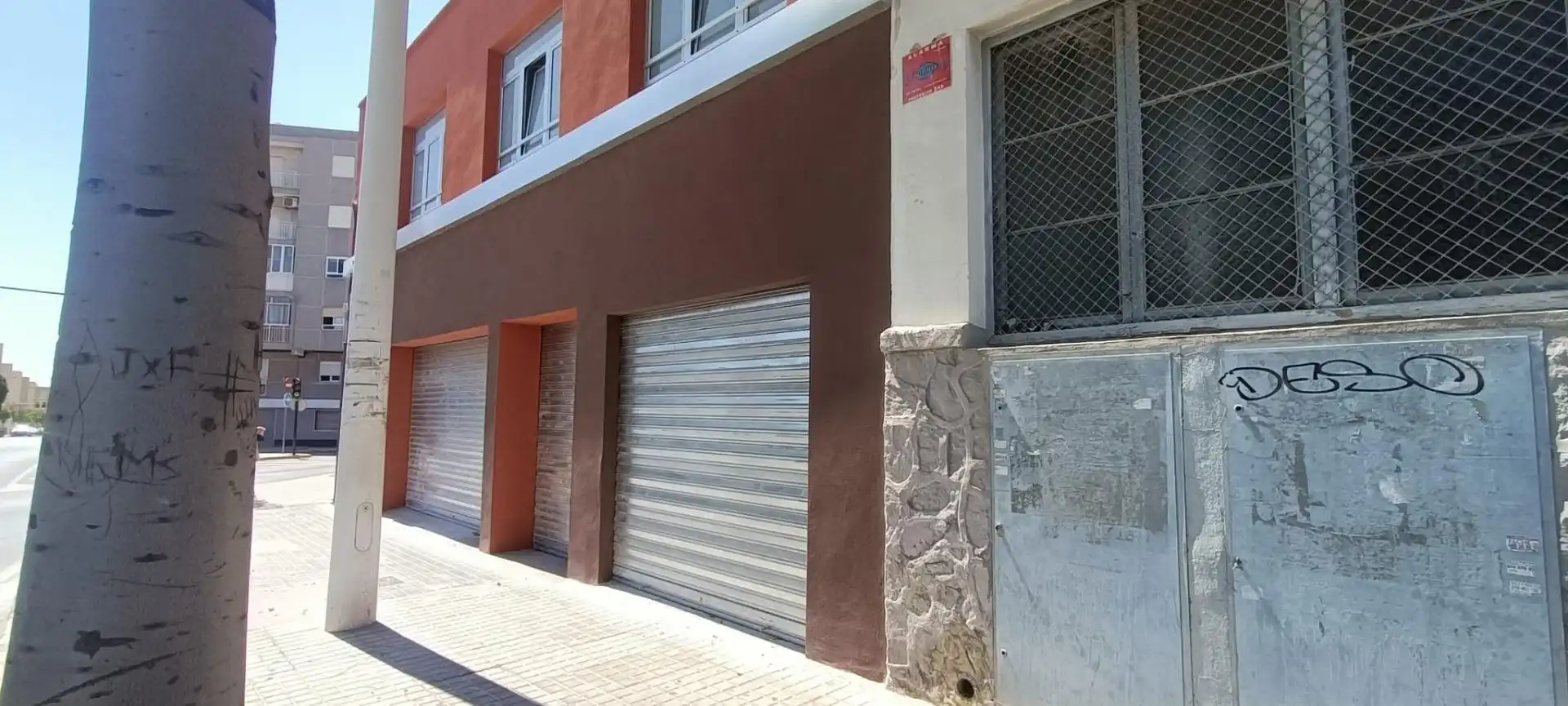 Parkplatz von Fabrikhallen zur Miete in Elche / Elx